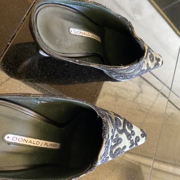 Donald J. Pliner (Made in the Mountains of Italy) - Picture 5 of 10